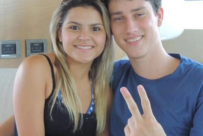 Bruna e Matheus posam juntos