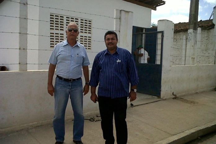 Presdiente Álvaro Menezes e Gerente da UN Bacia Leiteira, em visita a Estação de Esgoto da Cidade de Batalha