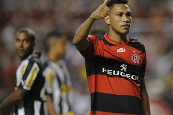 Depois de 15 dias, Flamengo confirma renovação de Hernane