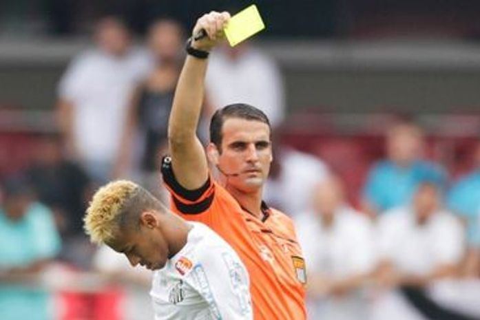 Leifert brinca e pede para Bruna 'devolver' Neymar