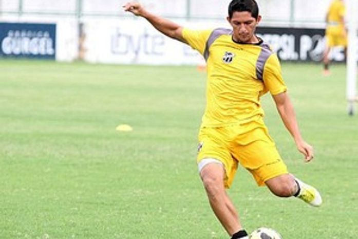 Sem ser aproveitado pelo Ceará, Geovani(ex-CRB) rescinde contrato