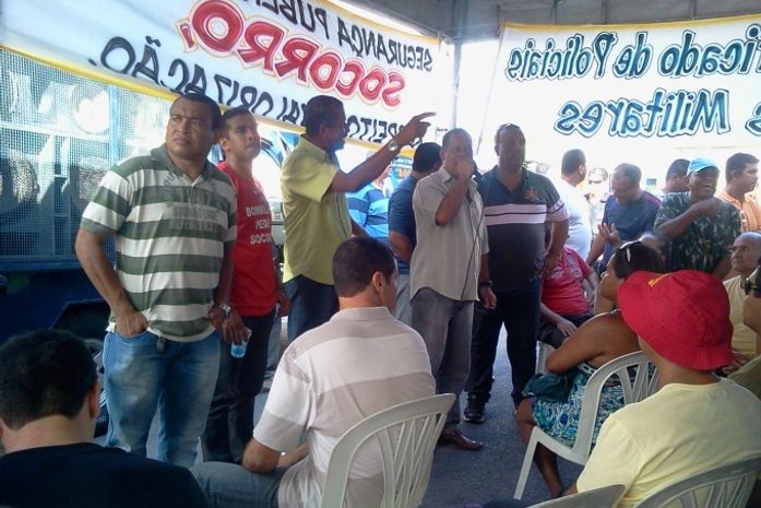 Manifestantes fazem ato público no Centro de Maceió