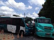 Ônibus com jogadores do Fla-PI se envolve em acidente em Teresina