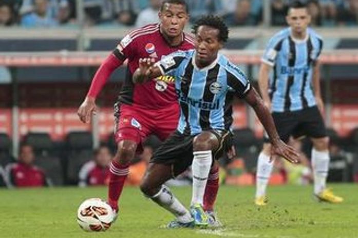 Grêmio goleia Caracas na Arena e lidera grupo