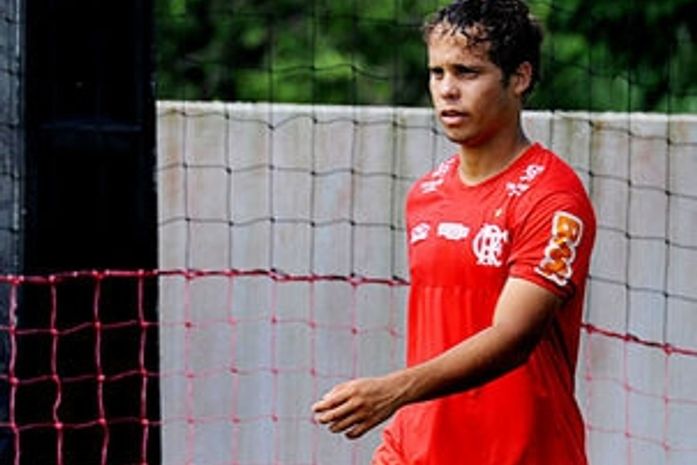 Terceiro se apresenta como representante de Baggio e confirma parceria com Carlos Leite