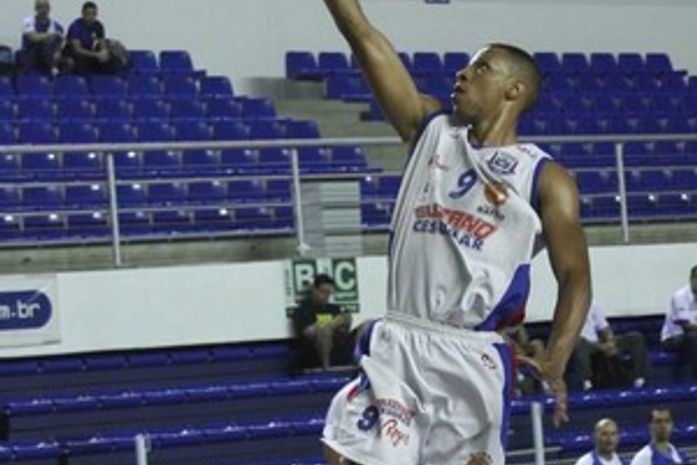 Jefferson tenta vaga no draft da NBA