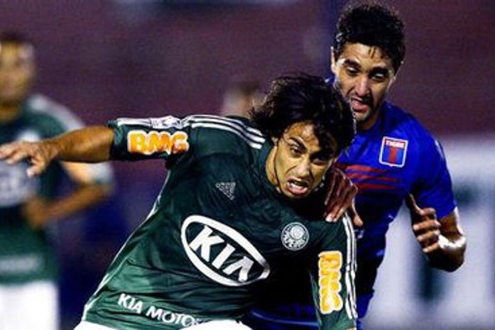 Palmeiras pressiona, mas leva gol nos acréscimos e perde do Tigre