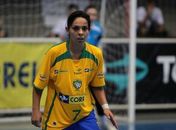 'Messi brasileira' desponta no futsal mundial representando o Oeste de SC