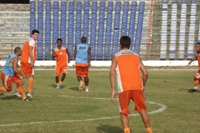 Campinense realiza primeiro coletivo de apronto para a final da Copa do NE