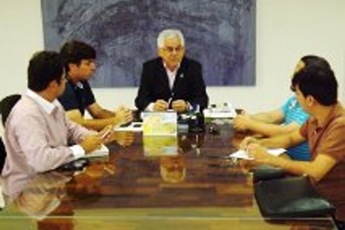 Prfeeito Marcius Beltrao na reuniao na Ufal