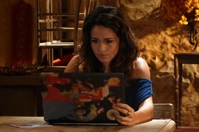 Morena denuncia Wanda para Helô no perfil fake: 'Aliciadora'