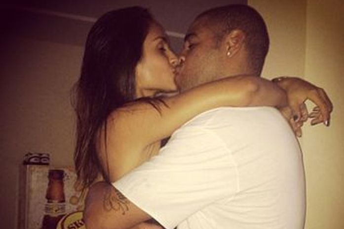 Adriano abandona treino na praia por reclusão