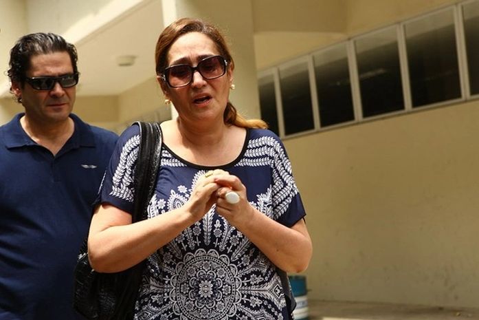 Sônia Abrão se despede do primo Chorão em velório: 'Ele era especial'