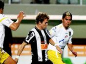 Ronaldinho encerra "zica", Atlético-MG bate Strongest e dispara