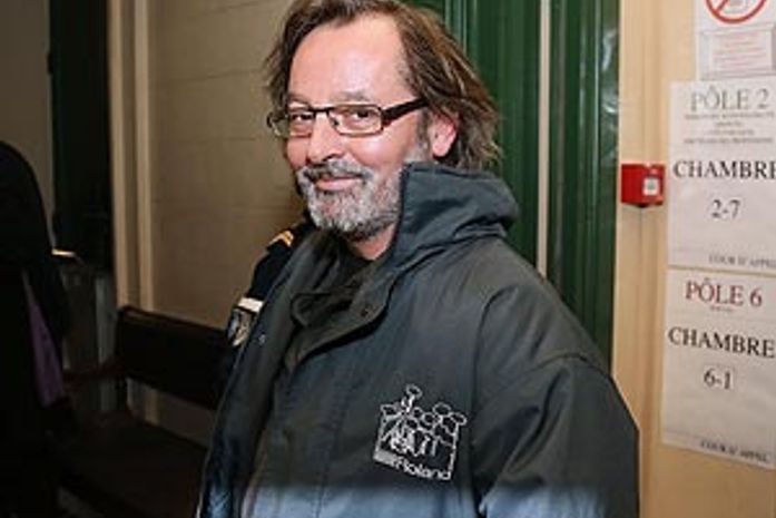 Humorista que chamou Zidane de 'puta' é condenado na França