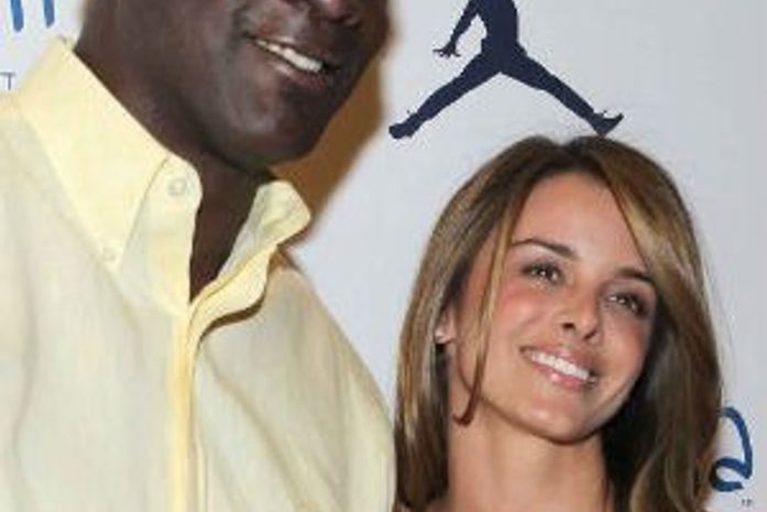 Aos 50 anos, Michael Jordan anuncia casamento com modelo 17 anos mais jovem