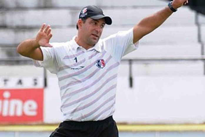 Técnico do Santa Cruz destaca equilíbrio do Pernambucano