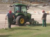 Primeira parte da grama do Maracanã começa a ser instalada