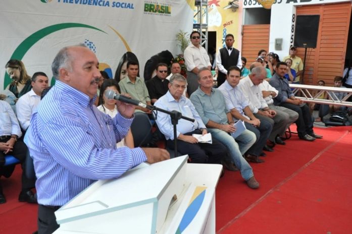 Prefeito Atevaldo Cabral em seu discurso agradeceu a presença das autoridades