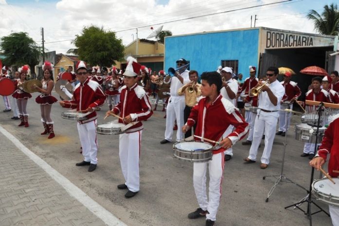 Banda fanfarra Mestre Idalino abriu a solenidade com o hino nacional