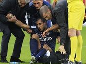 Após exame, Lucas diz no Twitter que tornozelo esquerdo não foi fraturado