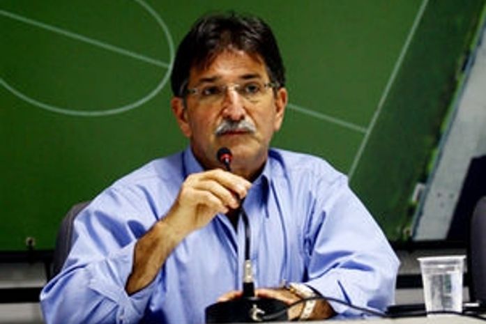 Vasco pode fechar com um 'belo zagueiro' nesta semana, diz René