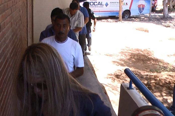 Presos na operação chegam à sede da Polícia Civil