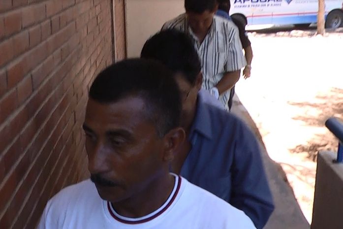 Presos na operação chegam à sede da Polícia Civil