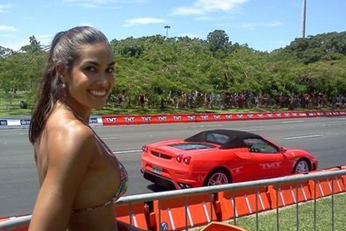 Luciane Escouto posta foto de biquíni em exibição de Felipe Massa no Rio