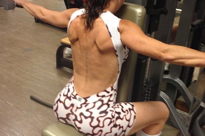 Ex-gordinha, Thalita Lippi mostra corpo malhado em academia: 'Endorfina time'