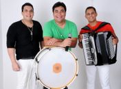 Môfio! completa 12 anos de carreira e comemora data em show com artistas convidados