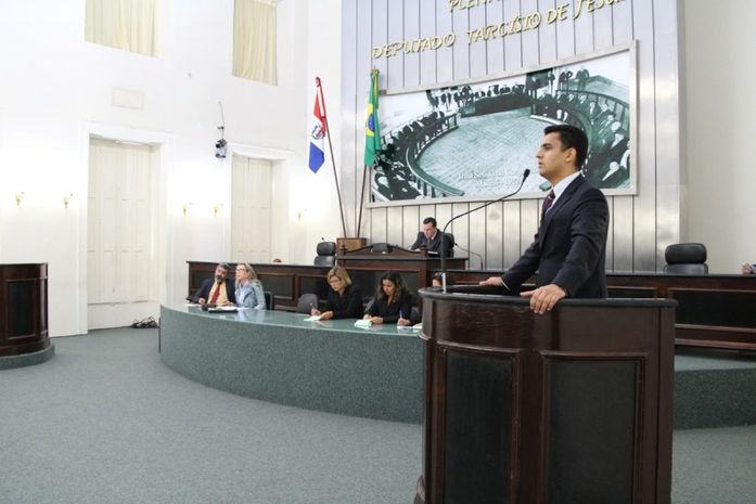 Deputado cobra que estado administre de modo democrático o Canal do Sertão