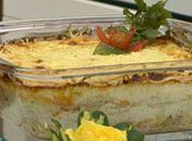 Batata cremosa vai ao forno com recheio de  frango ou linguiça; anote