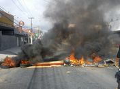 Prefeitura não cumpre reivindicações e moradores voltam a interditar Avenida Rotary