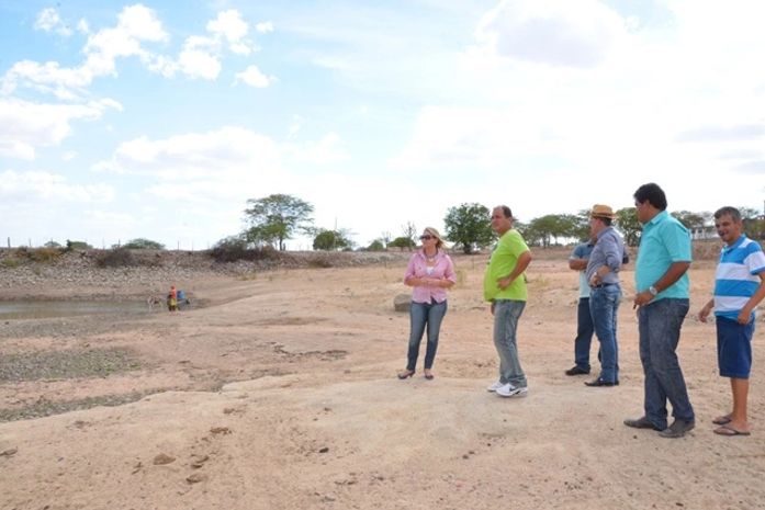 Prefeita de Major Izidoro autoriza limpeza em açudes da região
