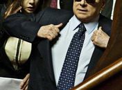 Berlusconi xinga manifestantes no Senado italiano: 'vocês são pobres'