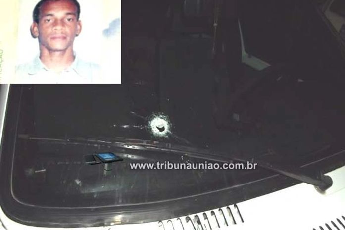 Guarda municipal é assassinado a tiros dentro de veículo