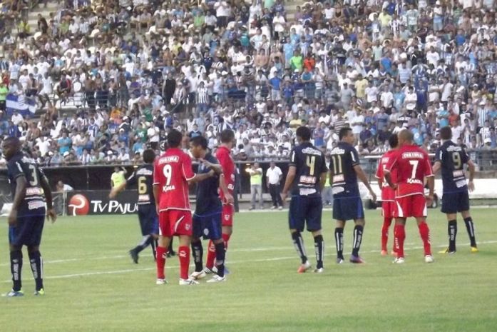 Em jogo equilibrado, CSA e CRB empatam no "Clássico das Multidões"