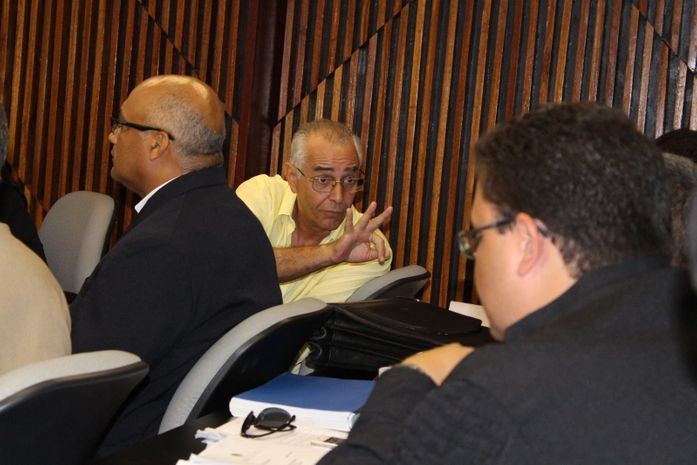 Adalberon de Moraes (de amarelo) no julgamento do caso Paulo Bandeira