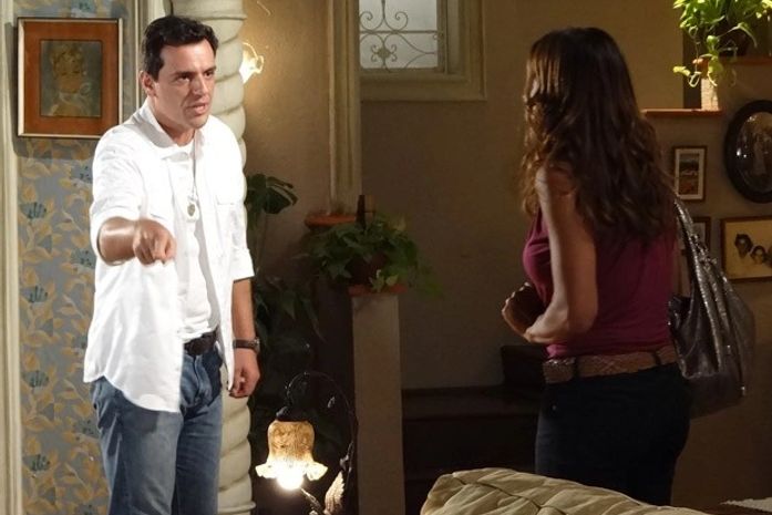 Lucimar diz para Théo que morte de Rachel tem dedo de Lívia