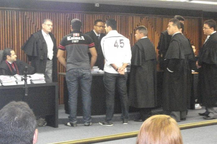 Família de professor denuncia ameaças e juiz apreende celulares de parentes de réus