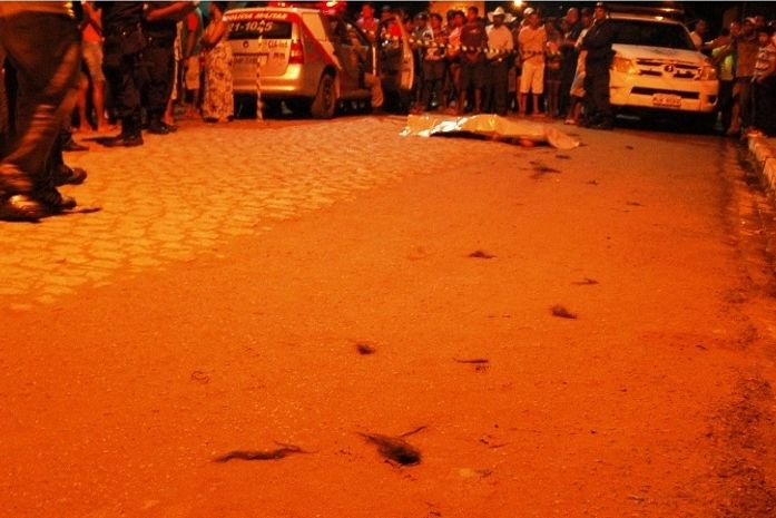 Mulher morre ao ser atropelada e arrastada por mais de dez metros