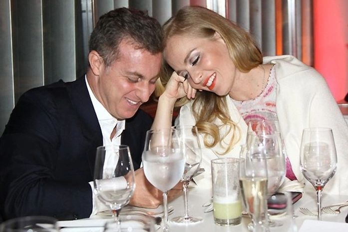 Luciano Huck ganha prêmio e se declara para Angélica: "Ela é a razão de tudo"