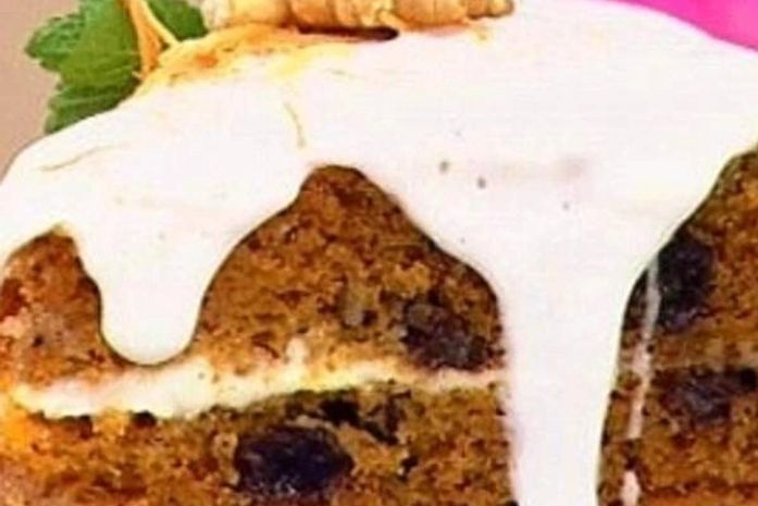 Bolo com cenoura, canela e amêndoa fica delicioso; confira e anote a receita