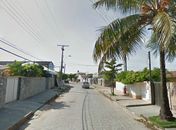 Bando armado invade casa e mantém família refém