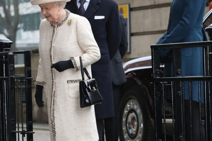 Com barriguinha evidente, Kate Middleton celebra 150 anos de metrô em Londres