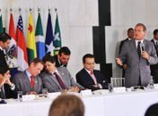 O presidente do Senado, Renan Calheiros discursa na abertura do encontro com prefeito