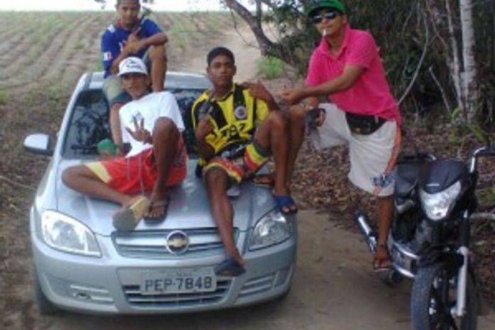 Grupo que tentou assaltar lotérica em Anadia aparece em fotos exibindo armas