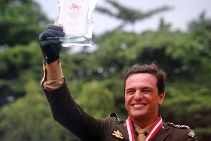 Vitória! Théo ganha campeonato e irrita Lívia