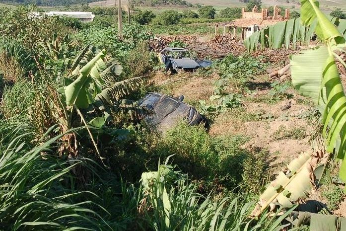 Acidente entre carreta e carro deixa policial civil ferido em São Miguel dos Campos